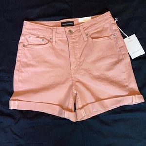 Free Assembly NWT Shorts Women’s Sz 2 New Pink Peach Rolled Stretch Denim Size